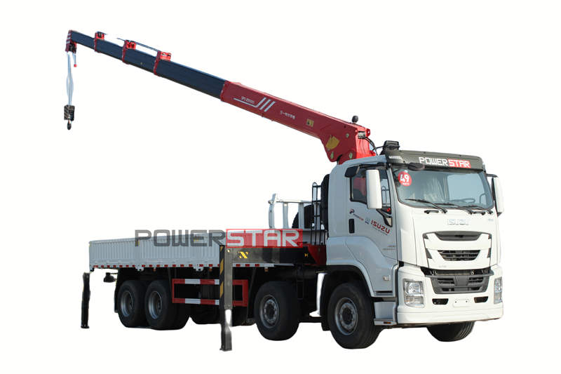 Isuzu truck with palfinger crane