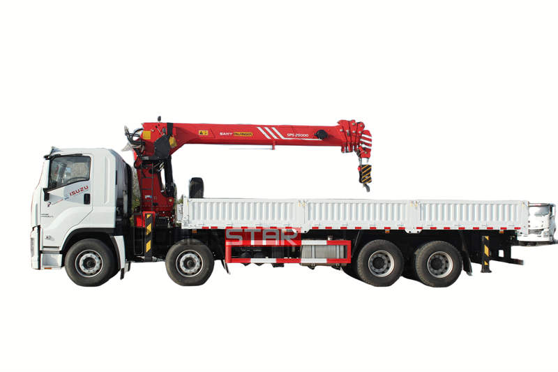 Isuzu truck with palfinger crane