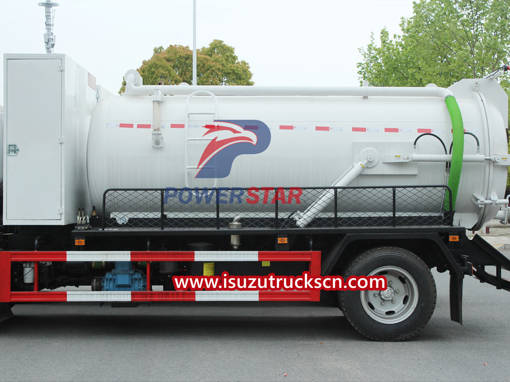 Isuzu septic pump truck