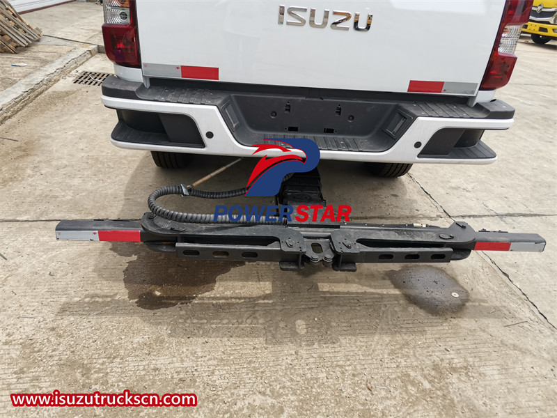 Isuzu all-wheel drive pickup wrecker truck