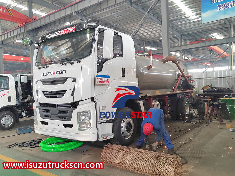 Isuzu sewage suction truck