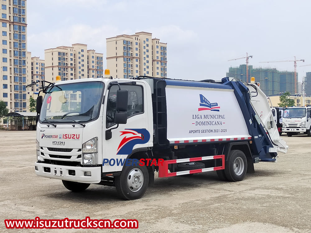 Isuzu garbage collector truck