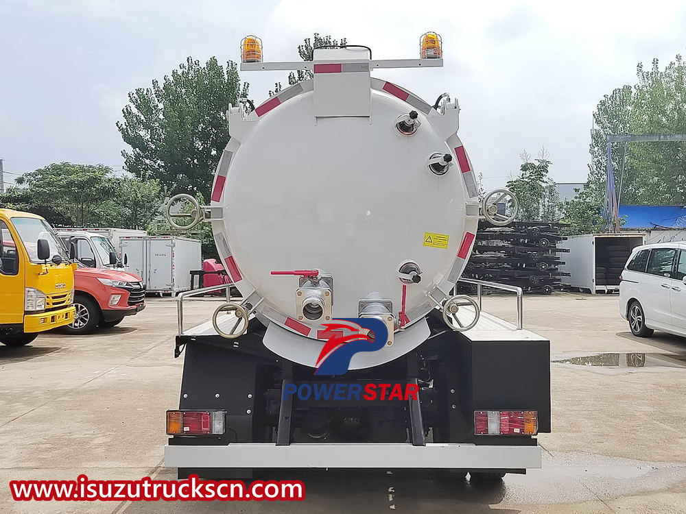 Isuzu vacuum sewage suction truck