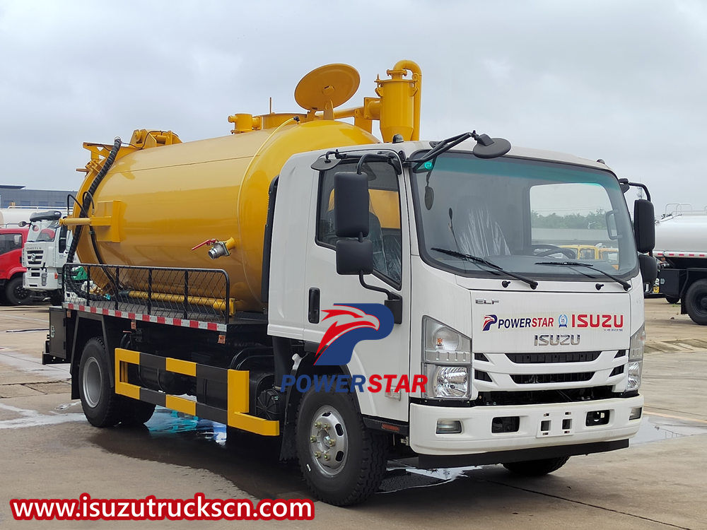 Isuzu vacuum sewage suction truck