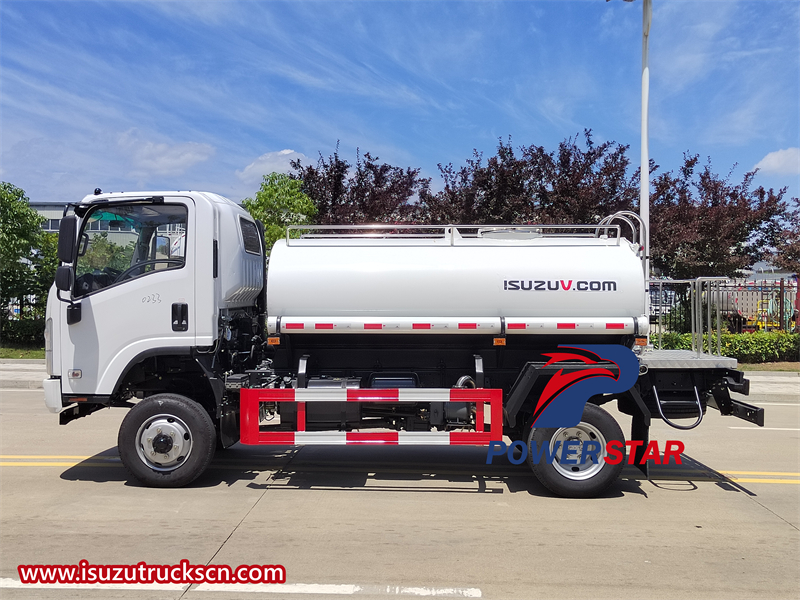 Isuzu all wheel drive potable water tank truck