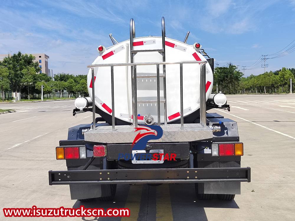 Isuzu sprinkler truck