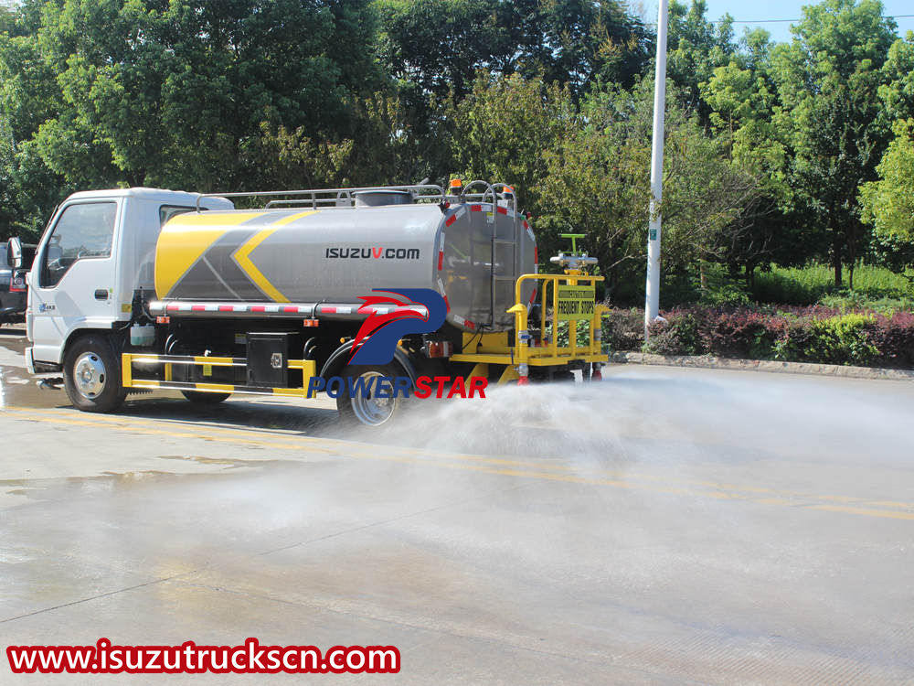 Isuzu sprinkler truck