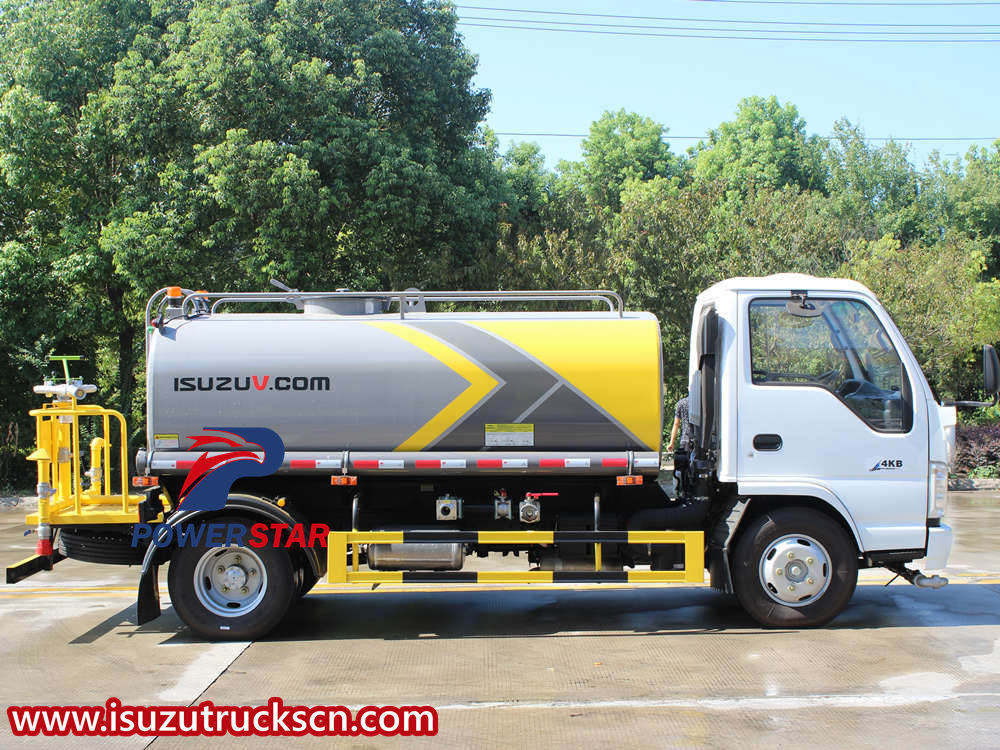 Isuzu potable water truck