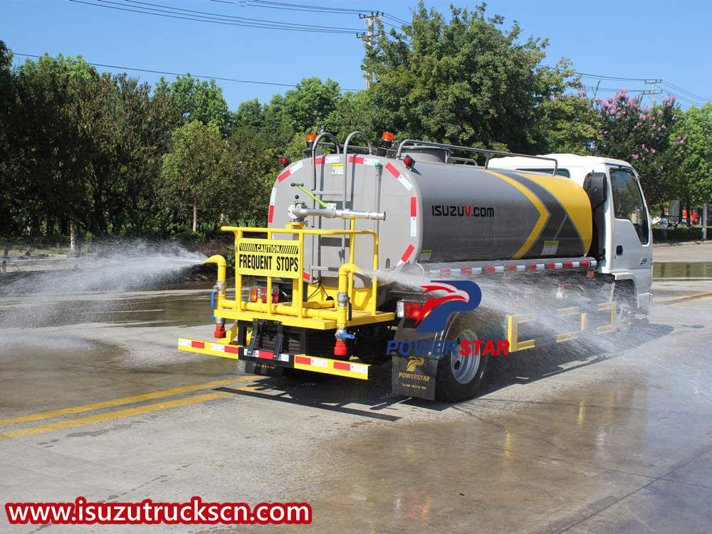 Isuzu sprinkler truck