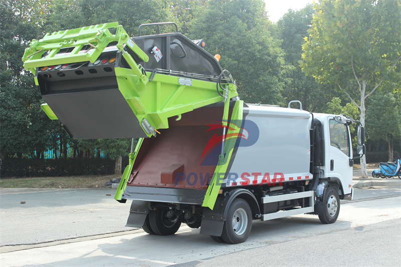 Isuzu 6cbm rear loader compactor truck