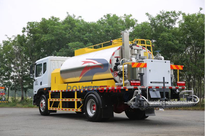 Isuzu FTR bitumen sprayer truck