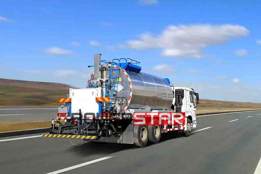 Isuzu GIGA 6x4 bitumen sprayer truck