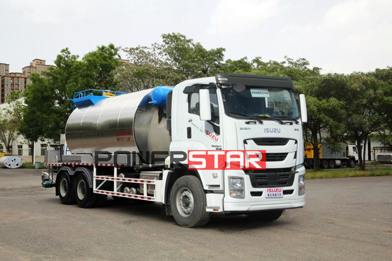 Isuzu GIGA 6x4 14000L bitumen distributor truck