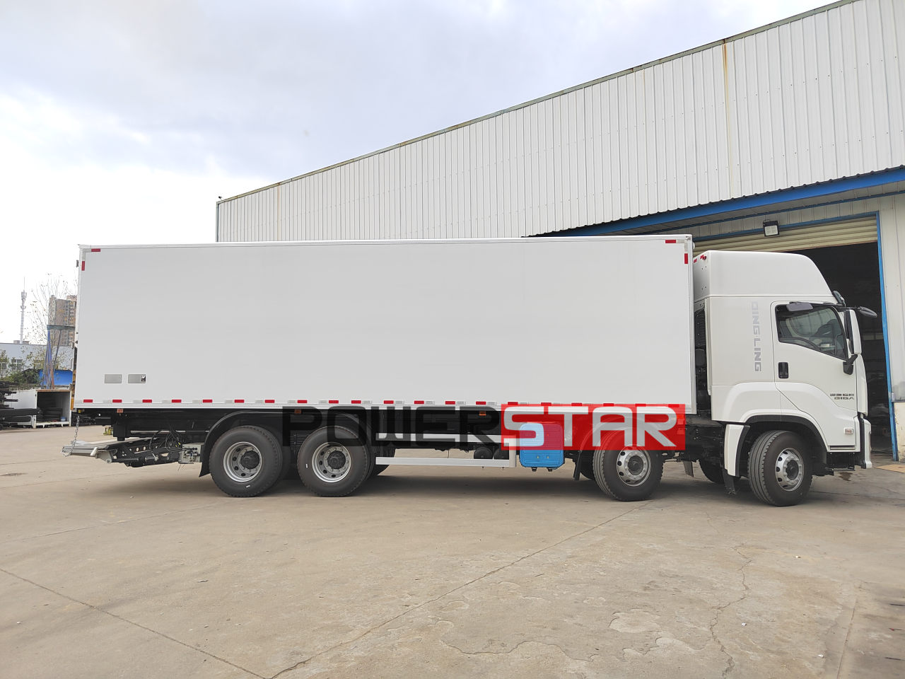 Isuzu giga Refrigerated Vans Trucks for sale