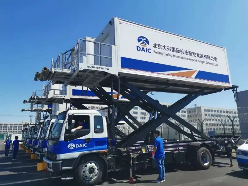 Isuzu Diesel Engine High-lifts Food Catering truck