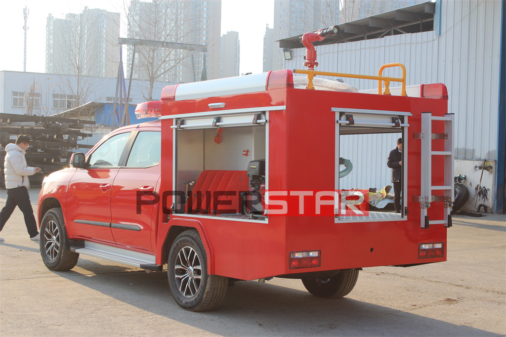 Isuzu 4x4 offroad Pickup fire pumper