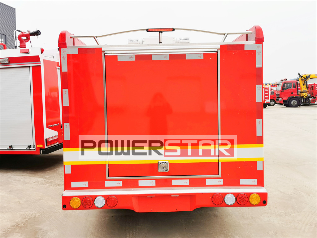 Isuzu pick up lighting fire truck