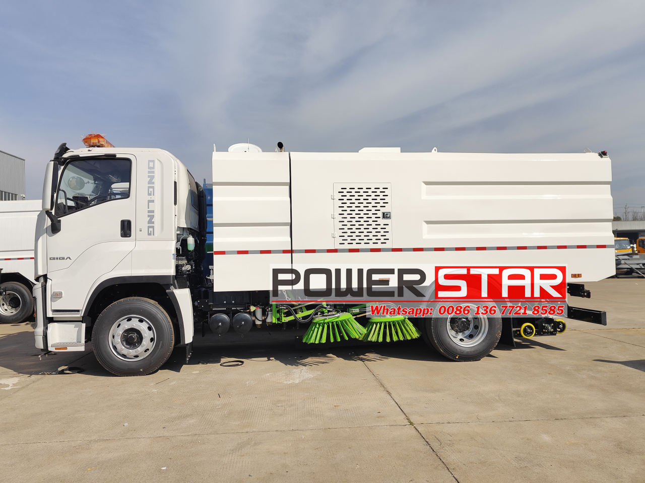 Isuzu giga brush street sweeper truck
