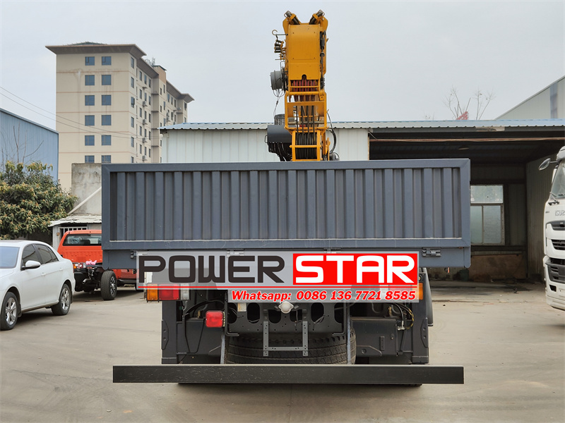 ISUZU GIGA truck boom crane and dropside cargo