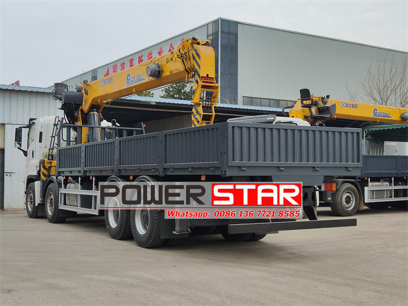 Isuzu GIGA 8x4 boom crane dropside cargo truck