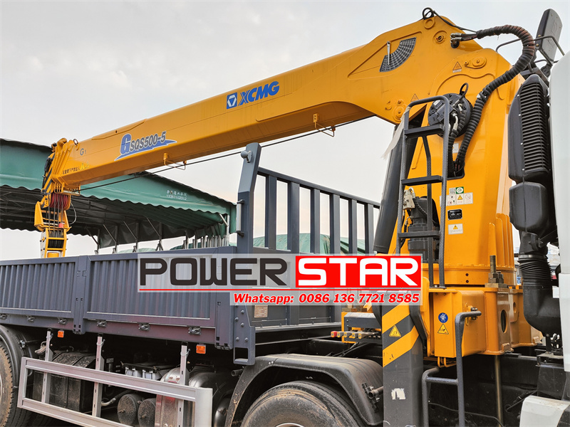 Isuzu GIGA 8x4 truck mounted telescopic boom crane