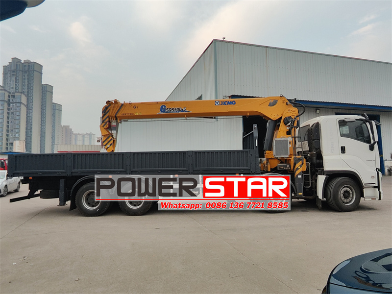 Isuzu heavy duty dropside truck crane