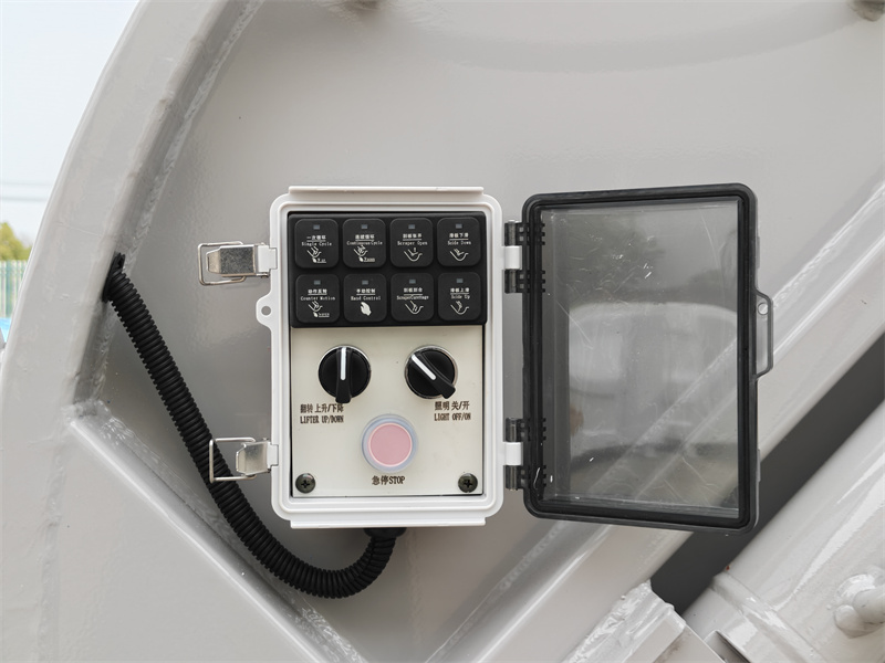 Electric control box at the tailgate