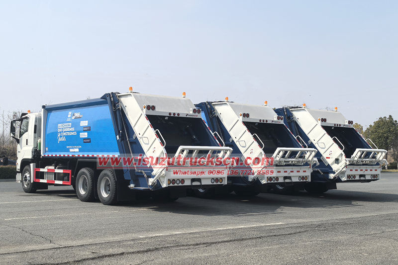 Isuzu rear loader watse collection truck