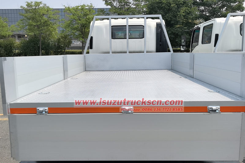 Isuzu 4x2 crew cabin cargo body truck