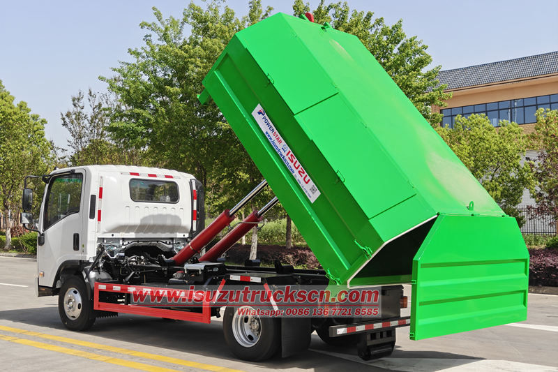 Isuzu container lifting truck