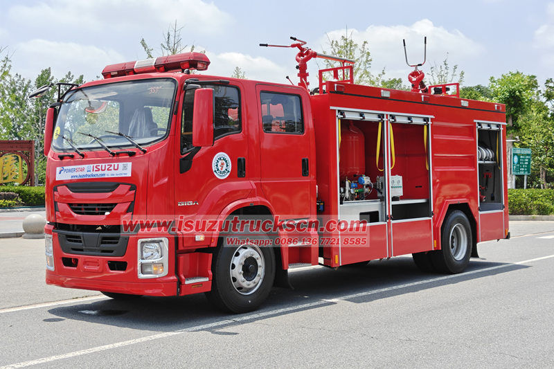Isuzu foam powder fire truck
