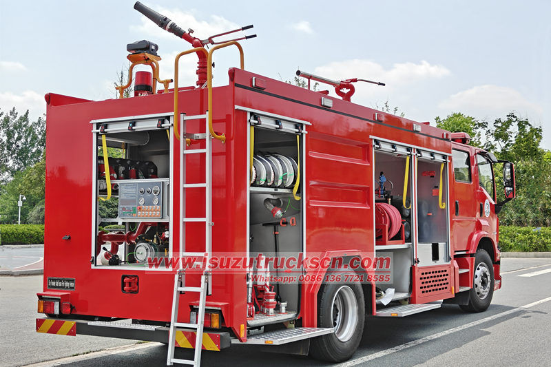 Isuzu foam powder fire truck