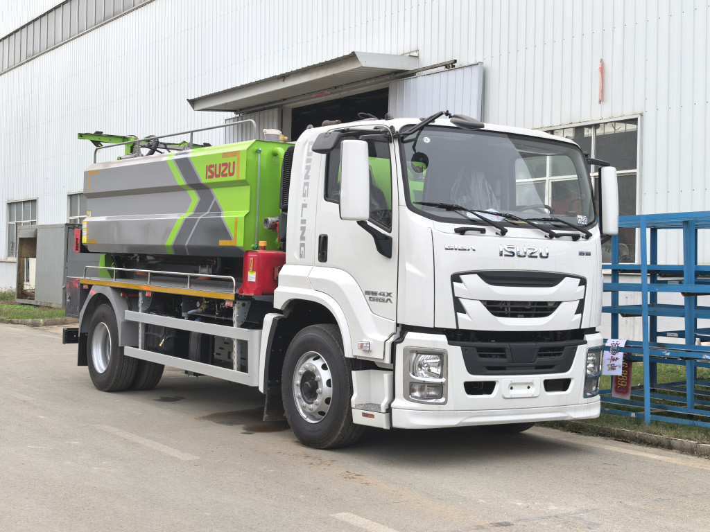 GVW 18tons Cesspit Emptier with Jet Cleaner Giga Isuzu USD49600