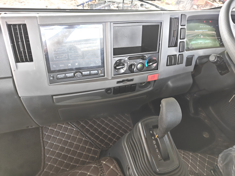 4x4 Automatic transmission truck cab/chassis Isuzu