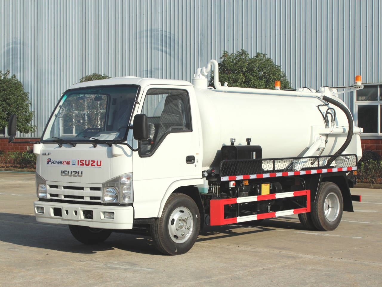 Isuzu Euro 4 4JB1CN 98HP septic pumper trucks in stock