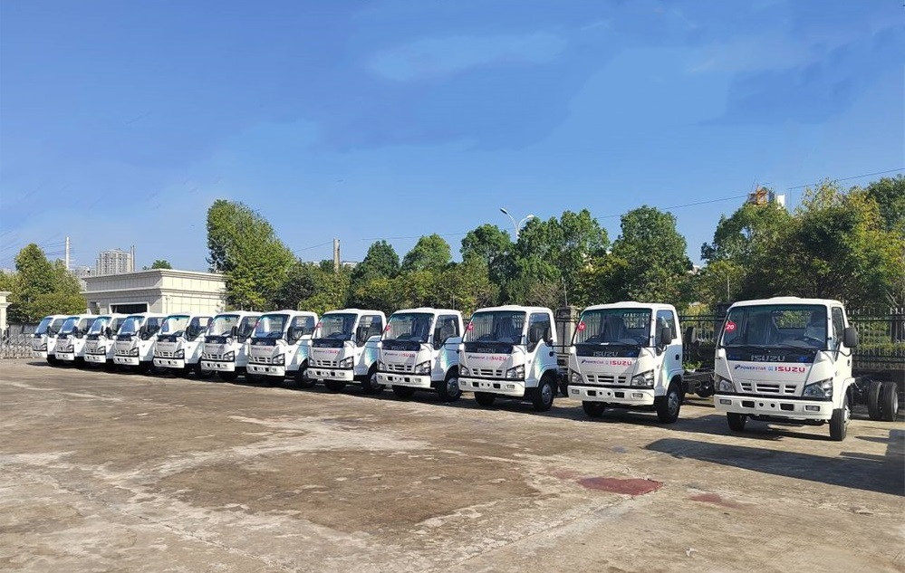 30 unit isuzu rear compactor trucks chassis are ready for production