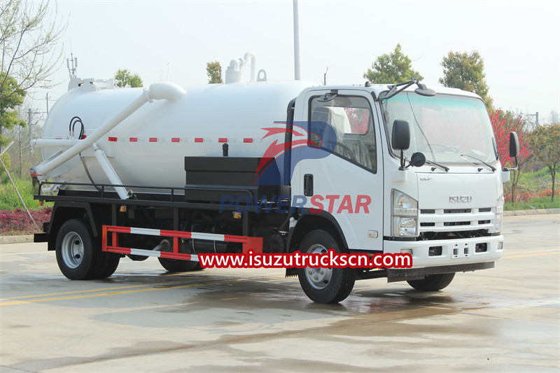 The general use of Isuzu vacuum suction truck