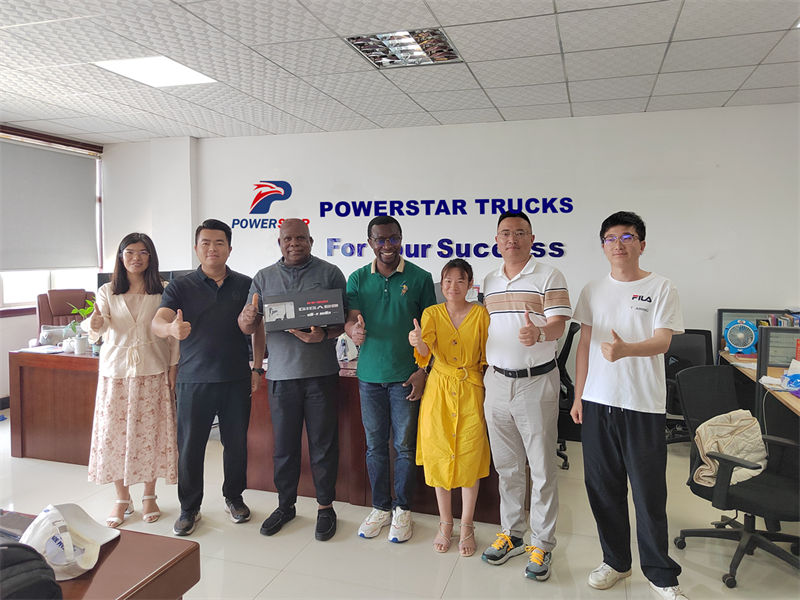 Nigeria customer visited to order 5 Isuzu freezer trucks