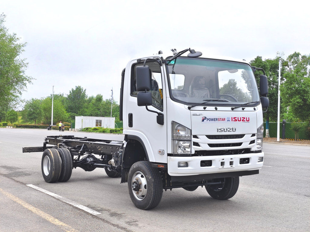 The first time Isuzu 4x4 AMT Right hand drive cab chassis truck