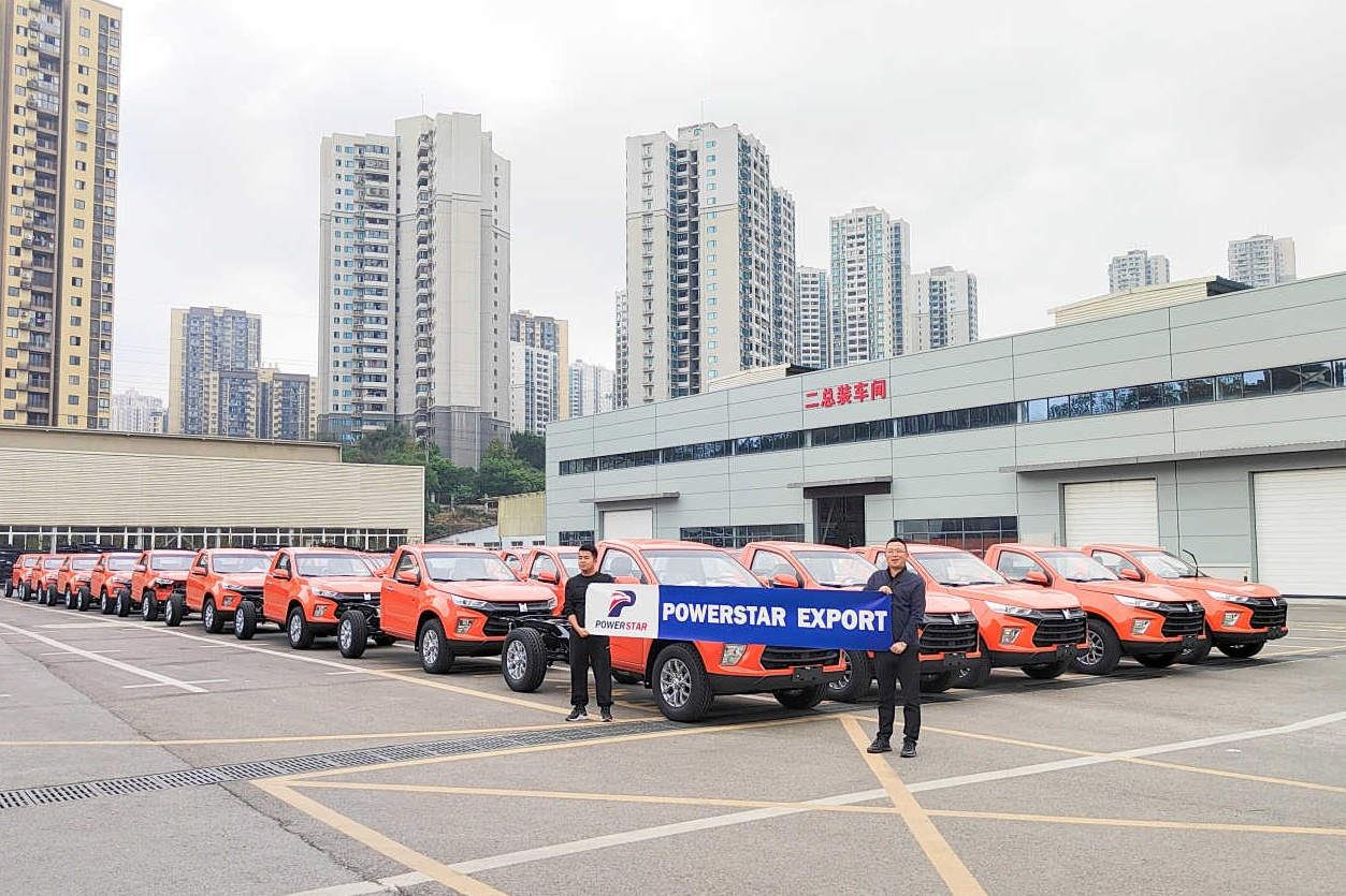 Algeria customer order 42 units Isuzu 4x4 Pickup cab chassis truck